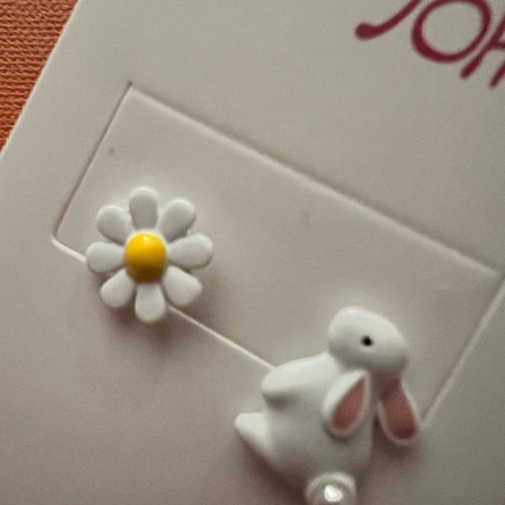 🐰 Betsey Johnson mismatched flower & bunny earrings 🐰 - Picture 4 of 5